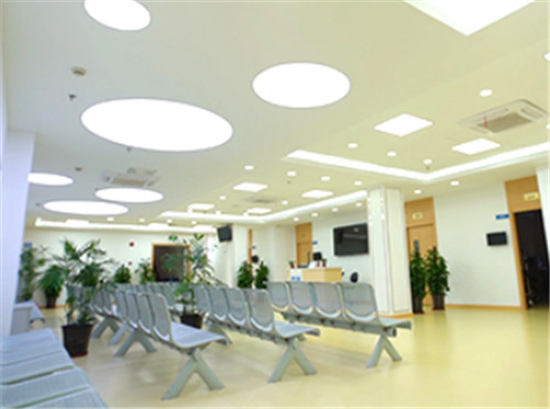 上海和平眼科大厅等待区 上海和平眼科大厅等待区