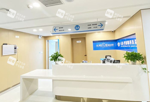 大连华厦眼科外部服务台环境示意图 大连华厦眼科外部服务台环境示意图