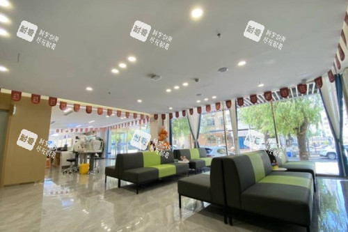 大连华厦眼科医院候诊区 大连华厦眼科医院候诊区