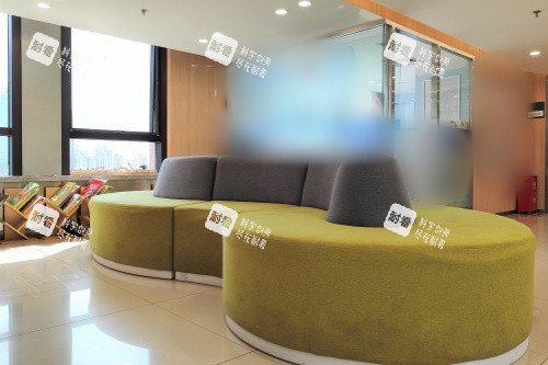 北京爱尔福康眼科医院休息区