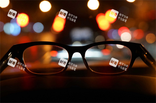 散光眼睛看到的灯光