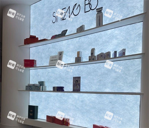 乐山圣泊医美产品墙.jpg