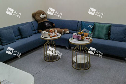 大连铂恩整形手术等候区.jpg 大连铂恩整形手术等候区.jpg
