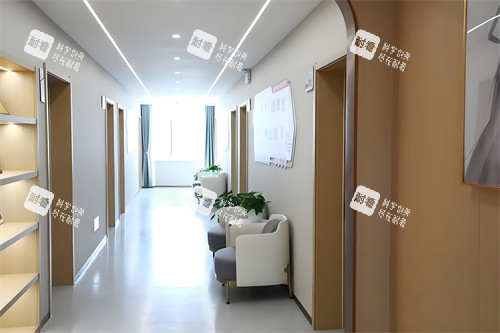上海江城皮肤医院走廊.jpg
