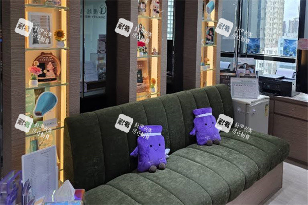 香港优越Quality Medicl医疗中心休息区沙发.jpg 香港优越Quality Medicl医疗中心休息区沙发.jpg