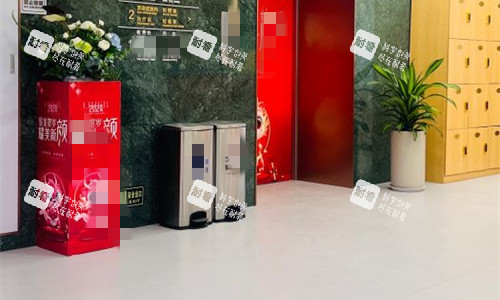 济南丽合医疗美容电梯门口.jpg 济南丽合医疗美容电梯门口.jpg