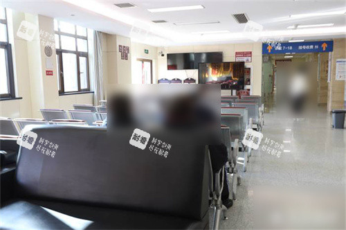 上海天佑医院口腔科候诊区.jpg