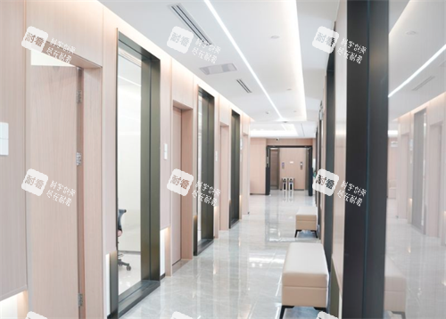 深圳港龙口腔走廊.png
