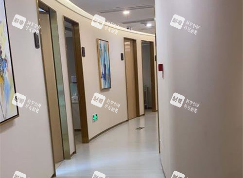 台州艺星整形医院走廊.jpg