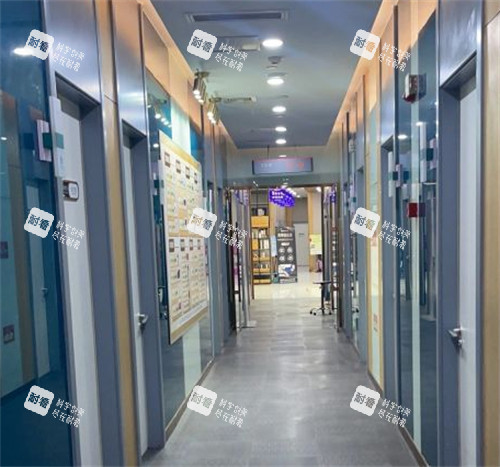 青岛知颜智妍医疗美容走廊环境图.jpg