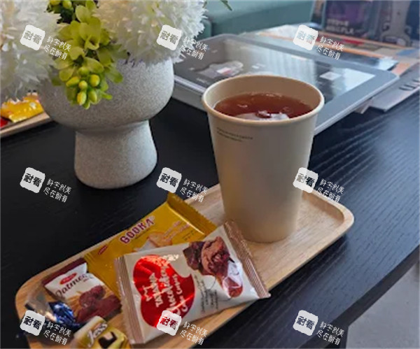 韩国LIOL皮肤科免费茶水.jpg 韩国LIOL皮肤科免费茶水.jpg