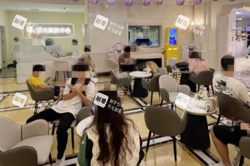 南宁美丽焦点医疗美容医院候诊区.jpg 南宁美丽焦点医疗美容医院候诊区.jpg