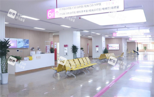 西安高新医院眼科等候区.jpg 西安高新医院眼科等候区.jpg