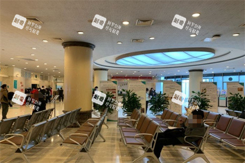 四川人民医院眼科等待大厅.jpg 四川人民医院眼科等待大厅.jpg