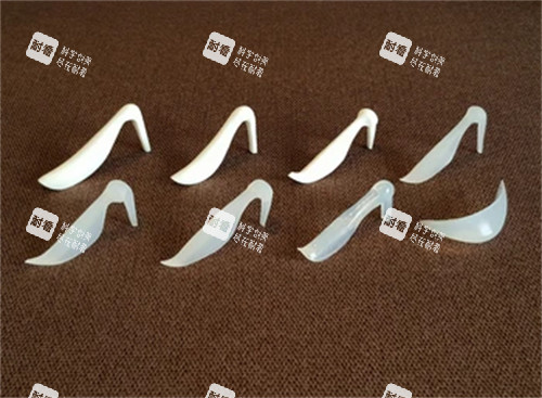 不同的隆鼻假体.jpg 不同的隆鼻假体.jpg