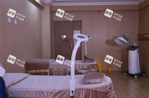 成都友谊医院疤痕科治疗室环境一览图.jpg