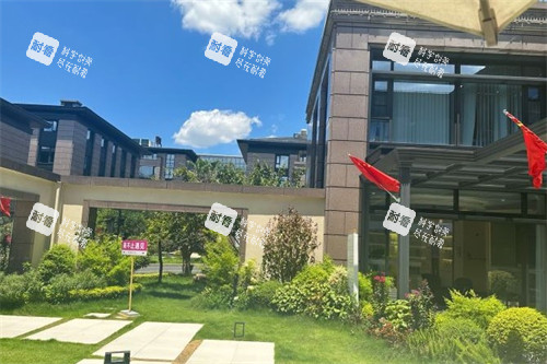 杭州奥拉克医疗美容楼下环境.jpg