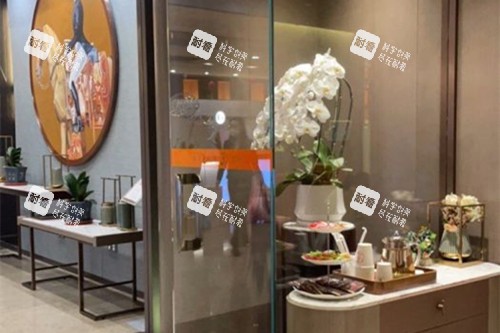 上海光博士皮肤科内部小食饮料台环境.jpg