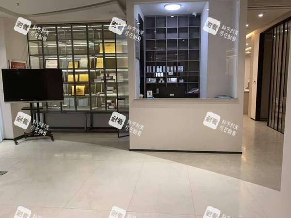 新疆青松星范医疗美容门诊部大厅展示区.jpg