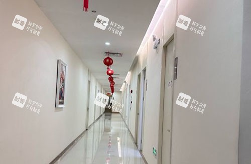 东莞华美医疗美容走廊环境图.jpg