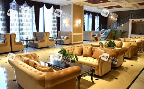 合肥崔劲松医疗美容新地店等待区.jpg 合肥崔劲松医疗美容新地店等待区.jpg