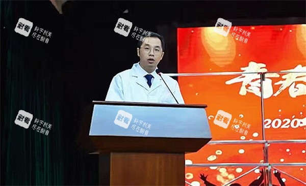 长沙欣姿美医疗美容陈勇健医生演讲.jpg