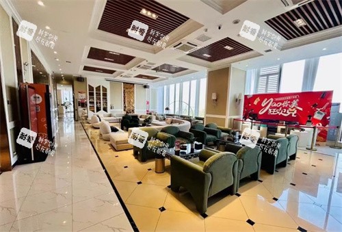 合肥崔劲松医疗美容新地店等待大厅.jpg
