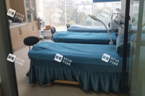 长沙中科皮肤病医院诊室.jpg