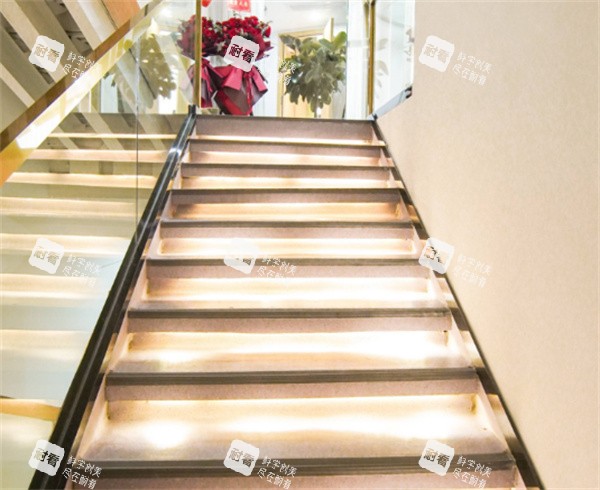 南宁柏瑧医疗美容楼梯.jpg 南宁柏瑧医疗美容楼梯.jpg