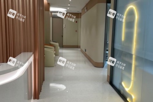深圳鹏程整形医院走廊.jpg